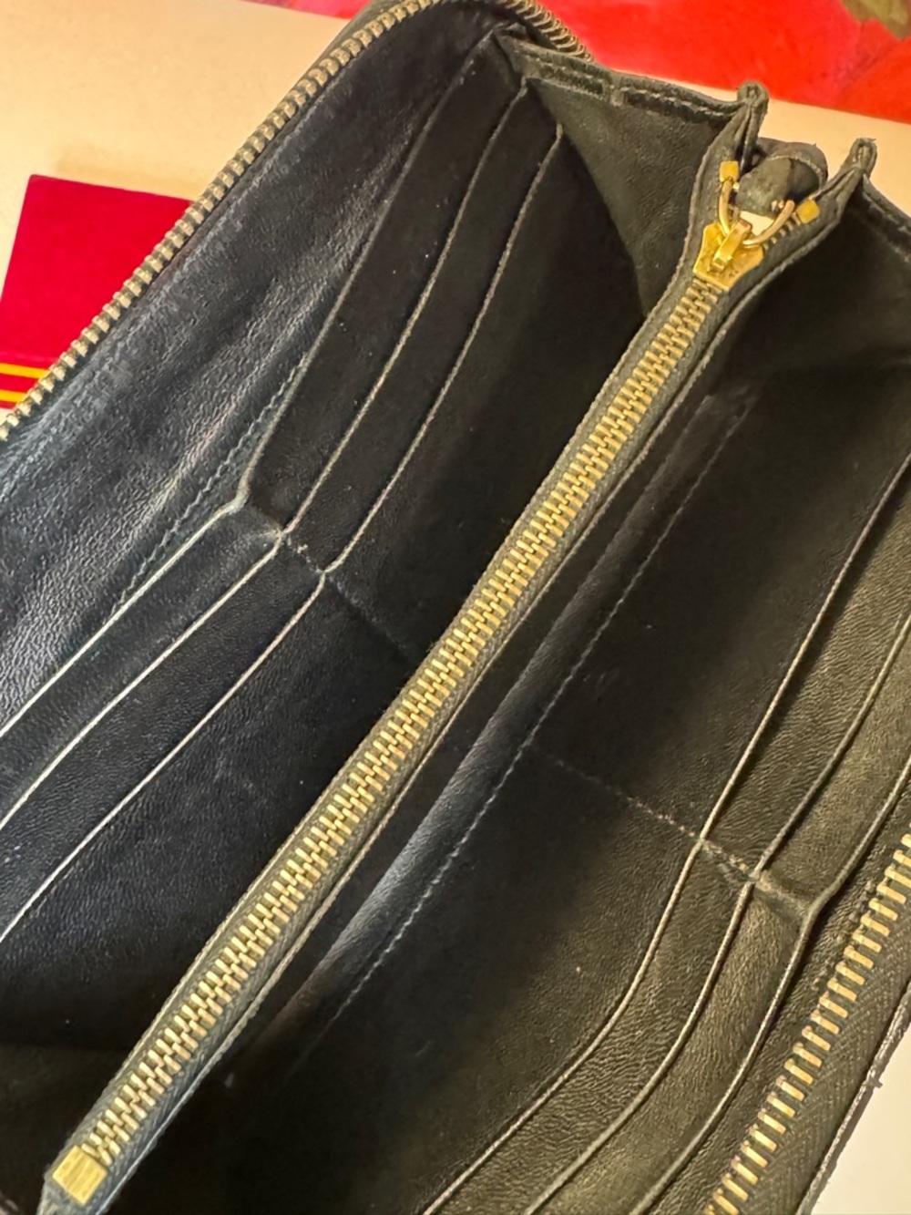 Bottega Veneta Black Leather Zip Wallet with Interior Card Slots - Picture 5 of 12